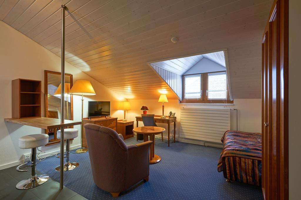 Hotel Hine Adon Fribourg Buitenkant foto
